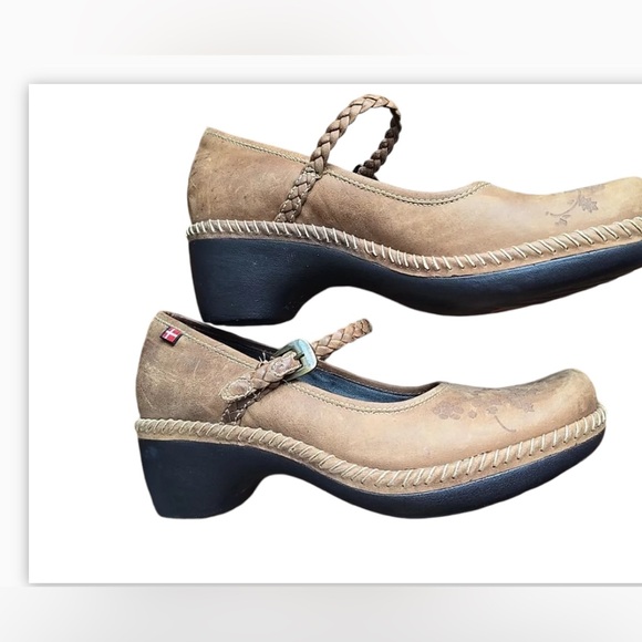 ECCO Ladies Maryjane’s brown in color floral braided strap preowned 37/US 6/6.5 - Picture 3 of 3